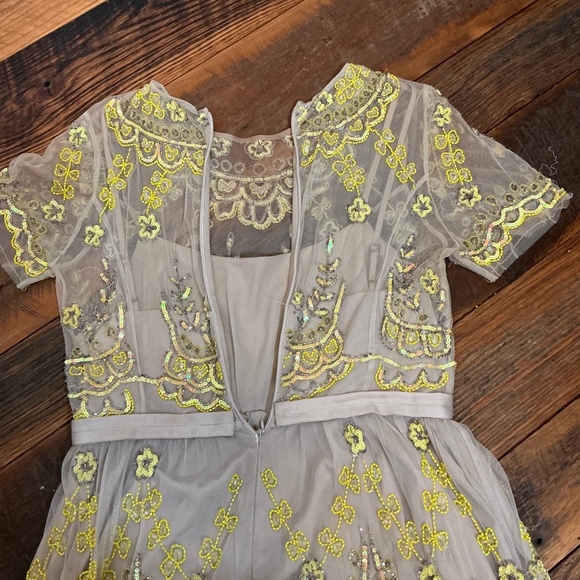 Needle & Thread Tiered Petal Embellished Tulle Dress in Beige Yellow Size 8 - Picture 7 of 15